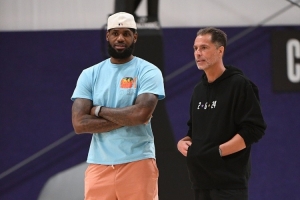 NBA湖人VS76人直播_免费观看_实时比分_赛后总结