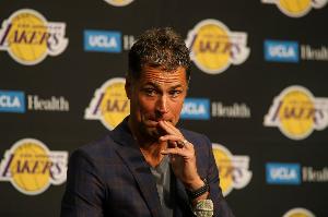 在线观看球神NBA直播_无插件免费观看