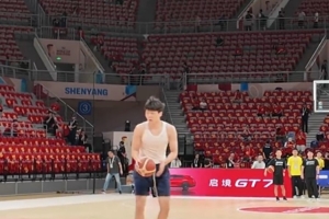中国男篮vs日本男篮大战在即！杨瀚森赛前进行热身_高清免费直播_无插件在线观看入口
