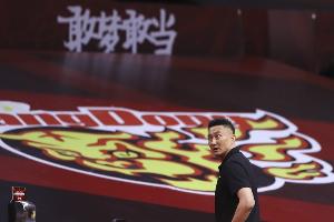 功勋卓著！杜锋在广东担任主帅四次带队夺冠：菜鸟赛季+三连冠-q7
