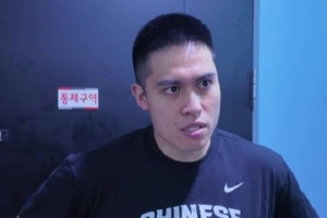 勇士vs尼克斯_高清直播_无插件在线观看